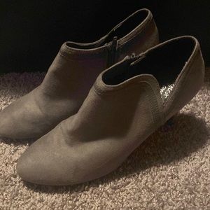 Deflect comfort ankle heel boot